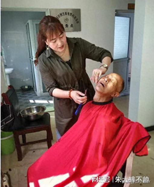 女理发店藏玄机,特殊服务男顾客